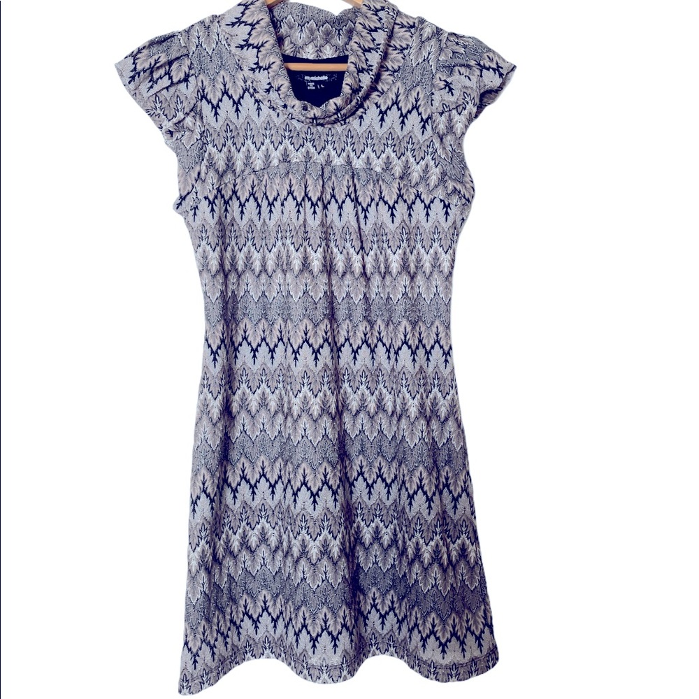 🍃2 for $20 Beautiful patterned high collar dress